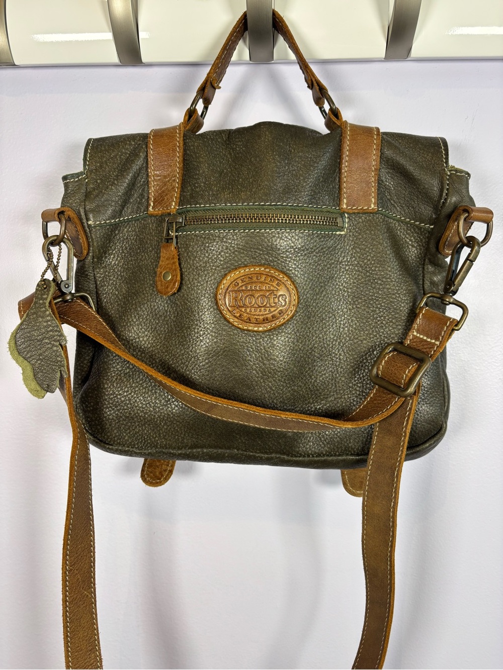 Vintage Roots Olive Green Leather Messenger Bag Purse with Tan Straps - Picture 4 of 10
